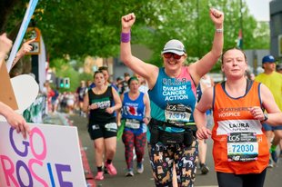 Claire running the London Marathon route in an Ovarian Cancer Action T shirt